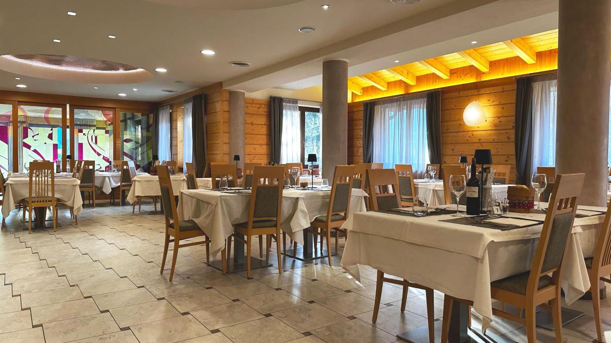 Hotel Regent'S Andalo Esterno foto